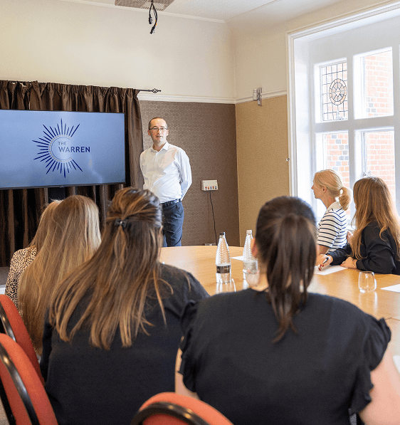 Hire a room for your presentations: Corporate and commercial