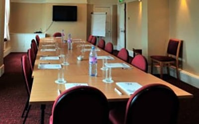 The Warren Conference Room i The Warren Conference Room i