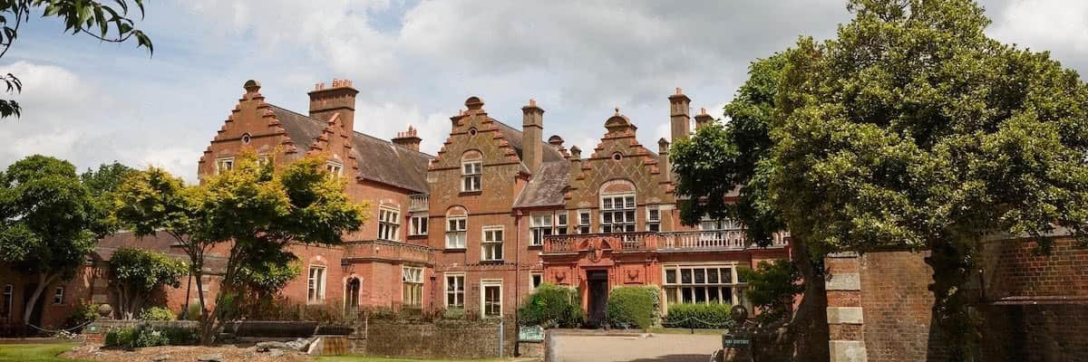Venue hire in Bromley- The Warren manor house event venue Venue hire in Bromley - The Warren manor house event venue